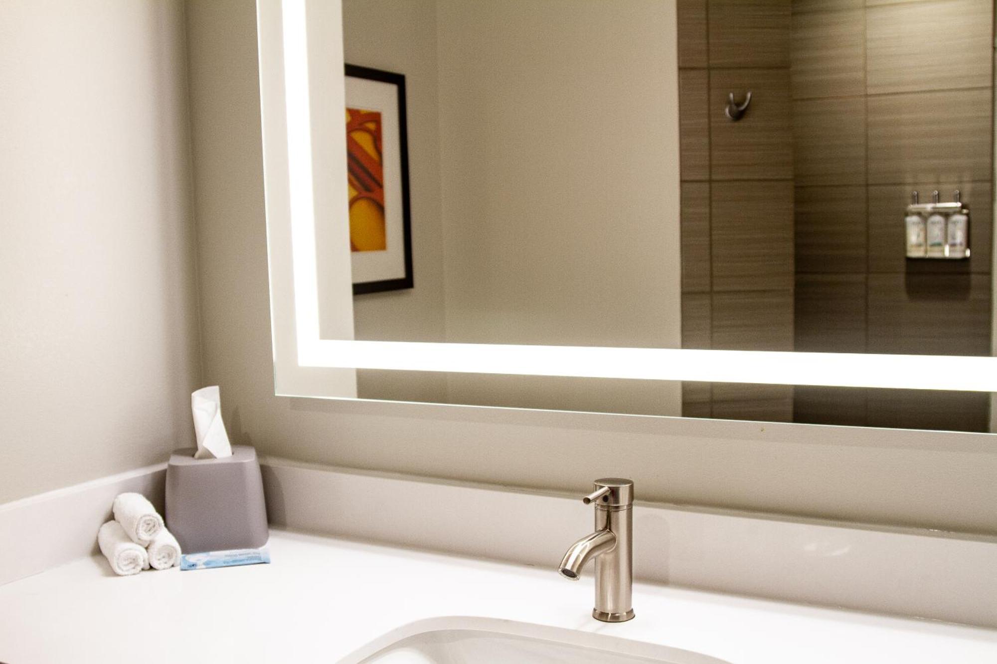 Holiday Inn Express & Suites Overland Park By Ihg Εξωτερικό φωτογραφία