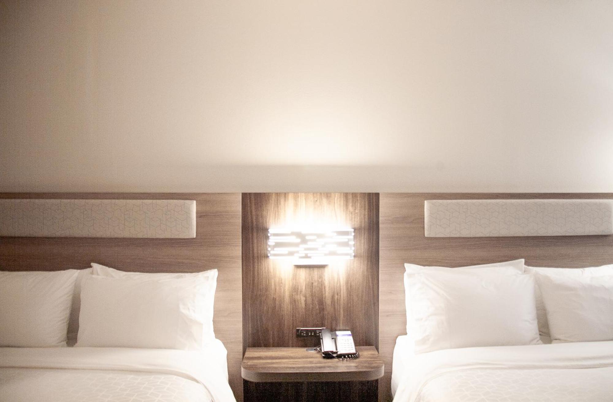 Holiday Inn Express & Suites Overland Park By Ihg Εξωτερικό φωτογραφία