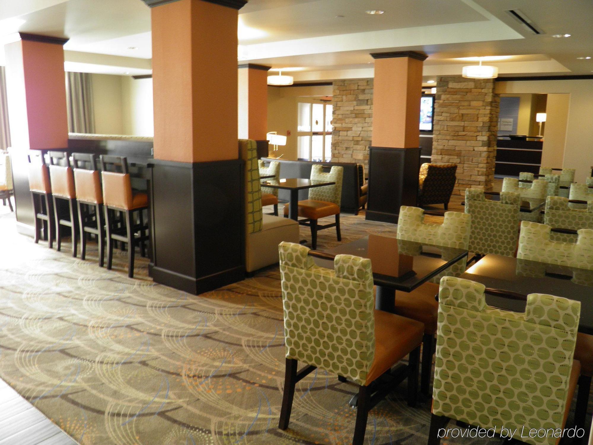 Holiday Inn Express & Suites Overland Park By Ihg Εξωτερικό φωτογραφία