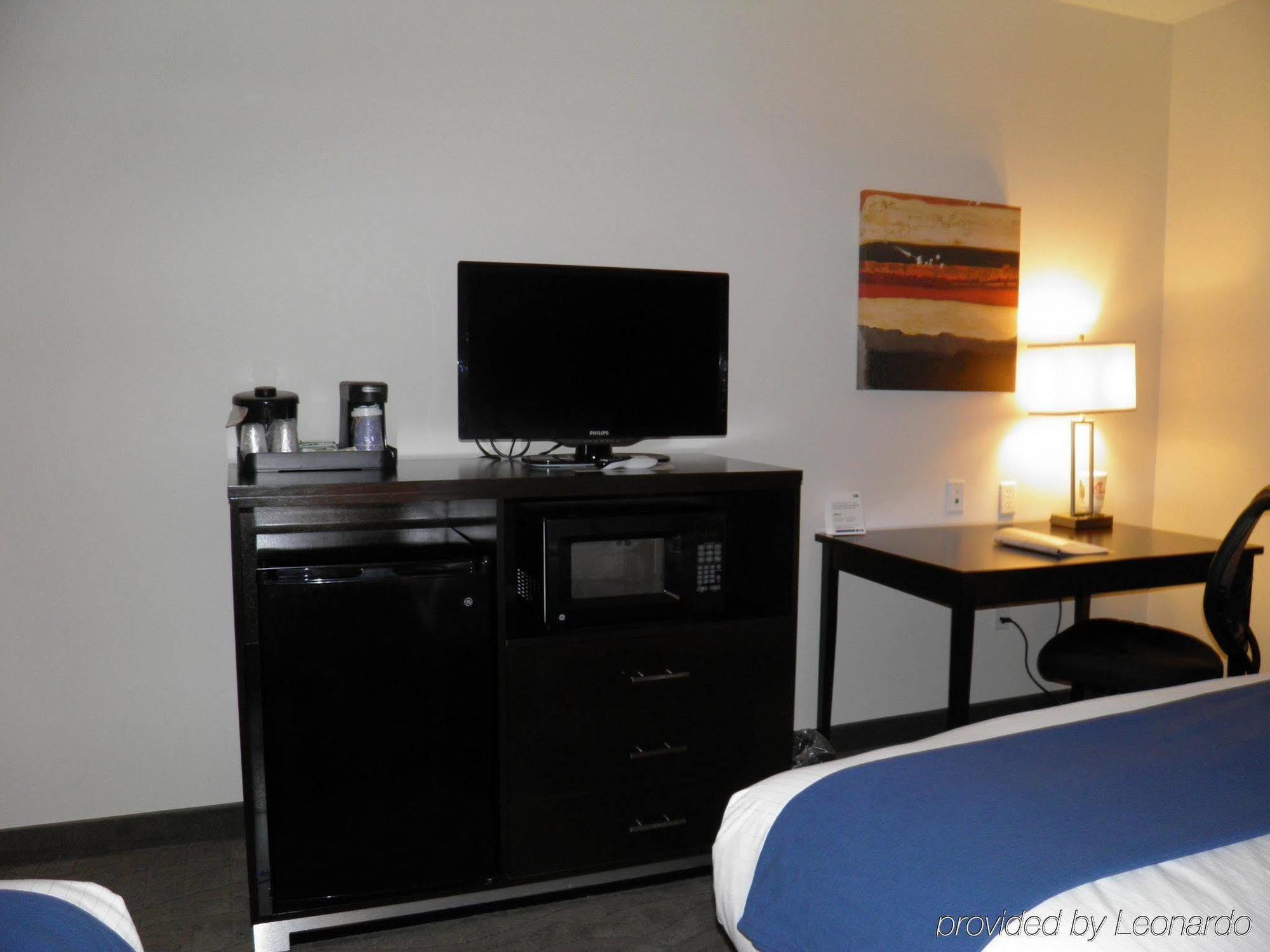 Holiday Inn Express & Suites Overland Park By Ihg Εξωτερικό φωτογραφία