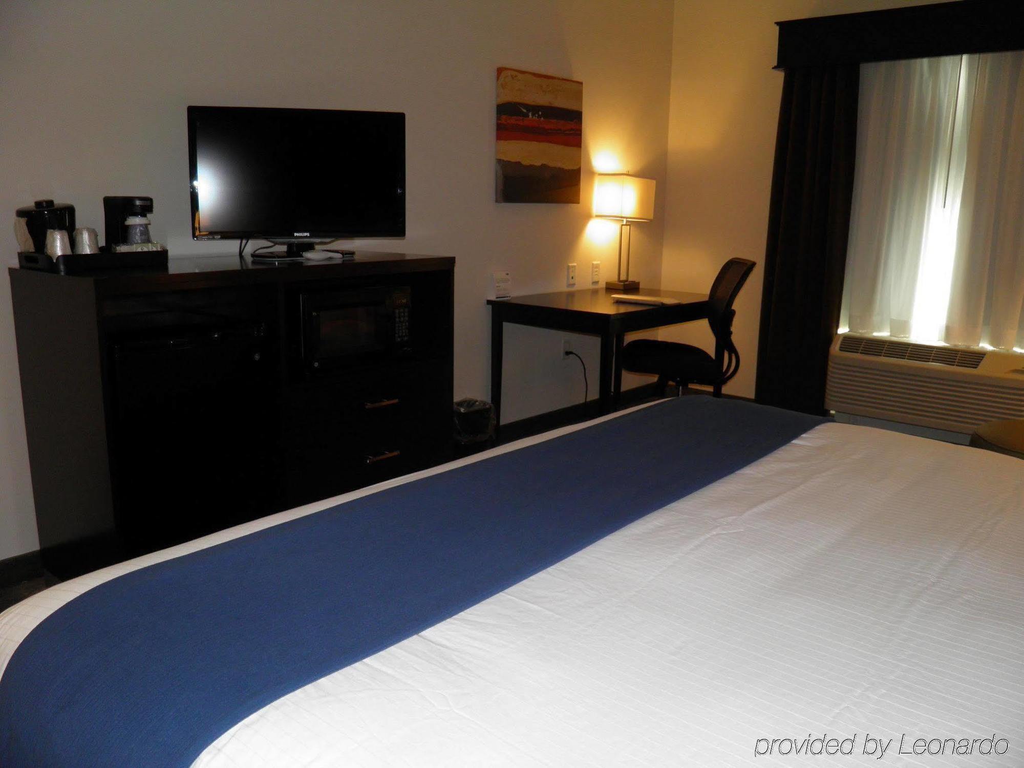 Holiday Inn Express & Suites Overland Park By Ihg Εξωτερικό φωτογραφία