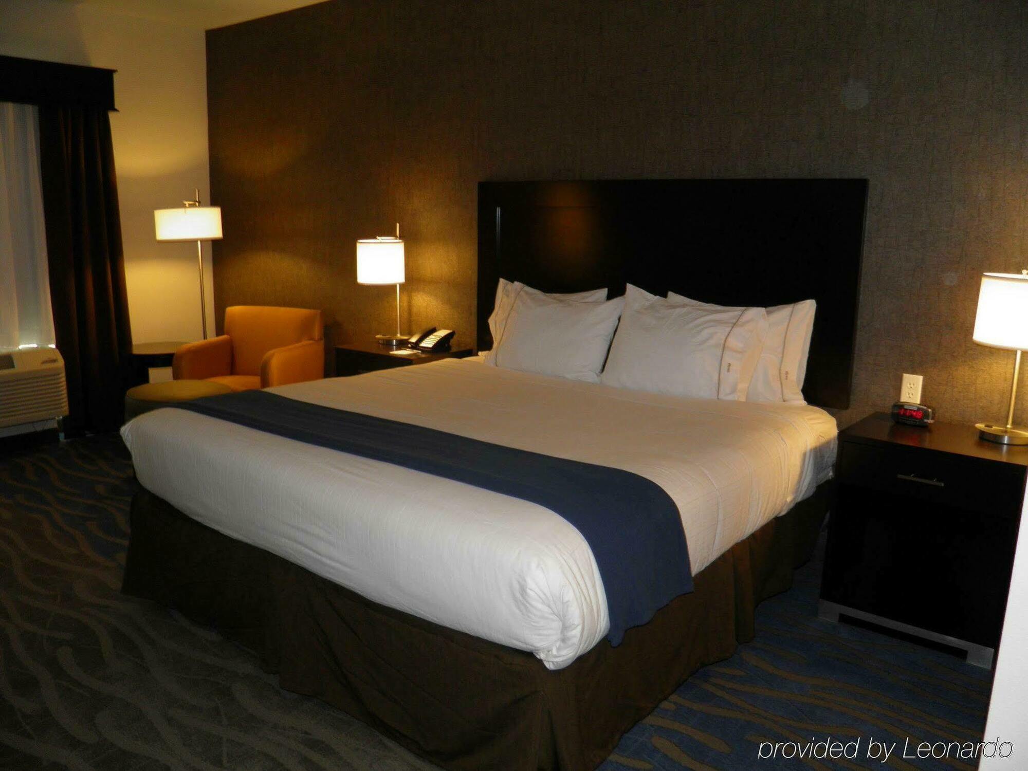Holiday Inn Express & Suites Overland Park By Ihg Εξωτερικό φωτογραφία
