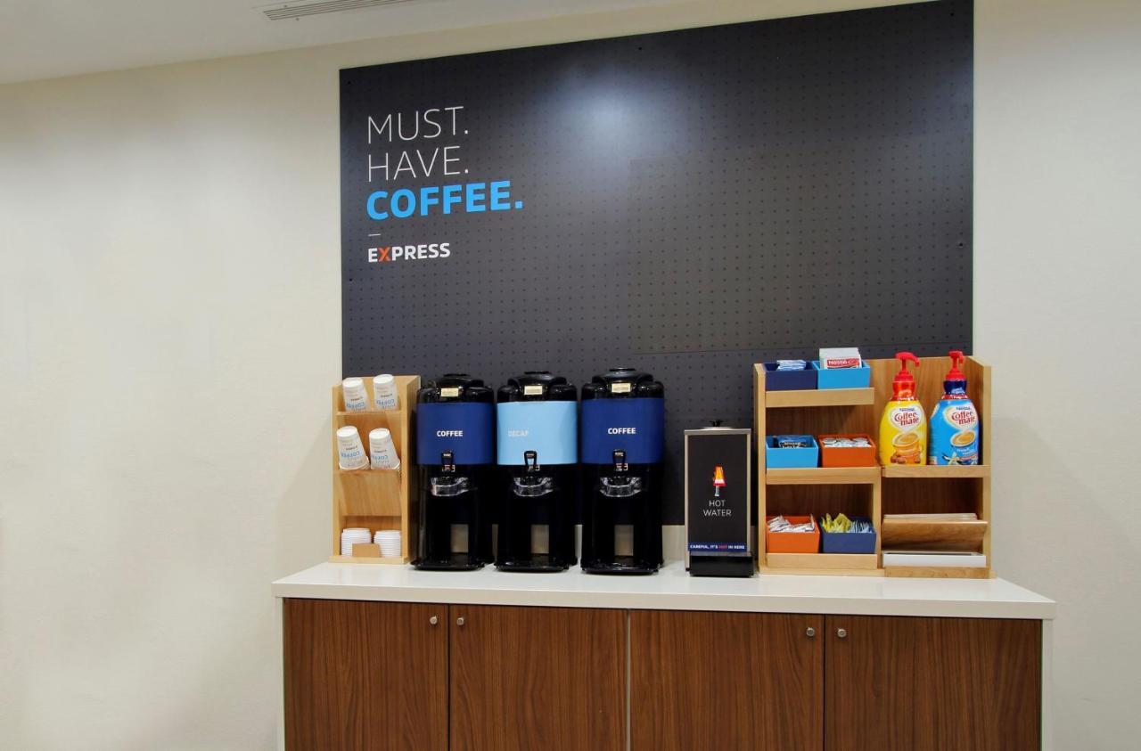 Holiday Inn Express & Suites Overland Park By Ihg Εξωτερικό φωτογραφία