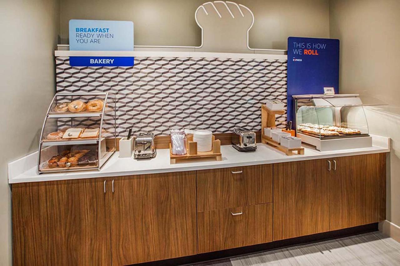 Holiday Inn Express & Suites Overland Park By Ihg Εξωτερικό φωτογραφία